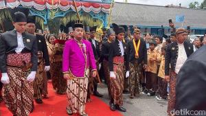 Gusti Purbaya Dilantik Jadi Raja Pakubuwana XIV di Tengah "Perang Saudara" Keraton Surakarta