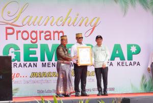 Jadi Pemimpin Pro Petani, Mentan Amran Dianugerahi Gelar Adat "To Anjarrekiyya Ri Kontutoje" di Selayar