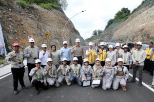 Tinjau Pembangunan Jalan Lingkar Utara Flores, Menko AHY: Dongkrak Konektivitas dan Pangkas Waktu Tempuh Hingga 50 Persen