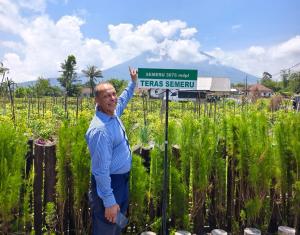 Gunung Semeru Erupsi, Status Naik Jadi Awas: Warga Mengungsi, Listrik Padam di Pronojiwo