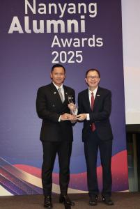 Memadukan Pengetahuan, Kreativitas, dan Kepedulian, Menko AHY Raih Penghargaan Tertinggi Alumni NTU