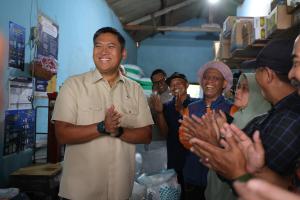Sidak Kios Pupuk di Malang, Wamentan Sudaryono Pastikan Harga Sudah Turun Sesuai HET