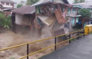 Malalo Diterjang Banjir Bandang, Rumah Roboh dan Jalan Propinsi Putus