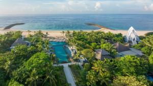 Rayakan Musim Liburan di The Ritz-Carlton, Bali: Staycation Elegan di Tepi Pantai Nusa Dua