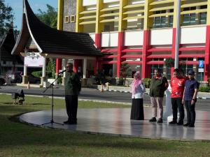 Pemprov Sumbar Kerahkan ASN Bersihkan Dampak Banjir Bandang di Padang