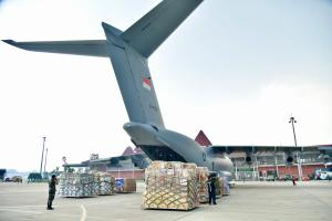 A-400M TNI AU Kembali Terbangkan Bantuan ke Aceh
