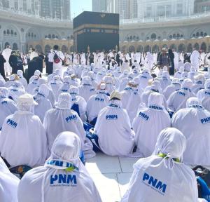 Air Mata Syukur dan Doa untuk Sesama, Cerita Haru Nasabah PNM Mekaar Penerima Reward Umroh