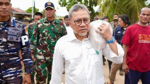 Dihujat Gara-Gara Panggul Beras, Zulhas Bilang: Saya Maafkan Semua, Tapi Tolong Bantu Korban Bencana!" 