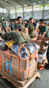 Peran Rigger TNI AU di Balik Airdrop Bantuan untuk Korban Bencana