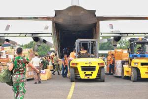 TNI AU Salurkan Lebih dari 400 Ton Bantuan ke Sumut, Sumbar, dan Aceh