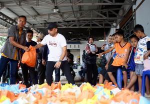 Hadir di Tengah Warga, Bank Mandiri Kembali Salurkan Bantuan Bencana di Tiga Titik Sumatera Utara