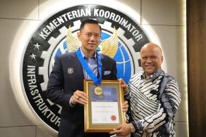 Berkontribusi Bagi Pembangunan Infrastruktur, Menko AHY Terima Penghargaan AFEO Distinguished Honorary Fellow Award