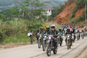Ratusan Motor Trail TNI Terobos Jalur KKA Antar 10 Ton Bantuan ke Bener Meriah dan Aceh Tengah