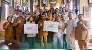 Perguruan Islam Al-Izhar Pondok Labu dan Keluarga Bustanil Arifin Salurkan Bantuan Rp1 Miliar untuk Korban Bencana di Sumatera Barat