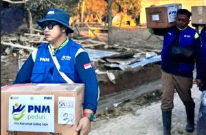 Relawan PNM Kembali Turun Langsung Salurkan Bantuan dan Kuatkan Korban Bencana