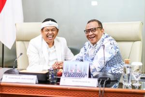 Wamenaker dan Gubernur Jawa Barat Bahas UMP dan Upaya Peningkatan Kesejahteraan Pekerja