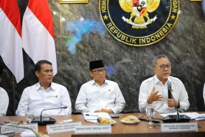 Menko Pangan Apresiasi Terobosan Mentan Amran Turunkan Harga Pupuk Bersubsidi 20 Persen
