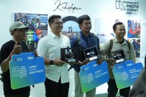 Perempuan Lentera Kehidupan yang Hadir dalam 12 Potret Terbaik dari Ratusan Jurnalis Nasional di MRT Bundaran HI