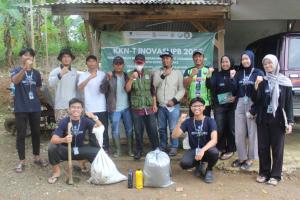 Jawab Kendala Peternak di Desa Sentra Buah Manggis Bogor, Mahasiswa IPB University Gagas Ferternak