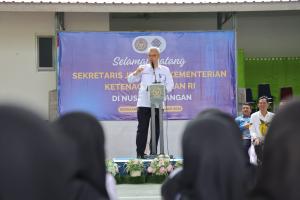 Sekjen Kemnaker Tegaskan Pemagangan Jadi Jalan Masuk Kerja Lulusan Baru