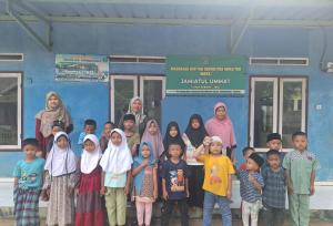 Belajar di Lantai, Tapi Mimpi Harus Setinggi Langit Kisah Ibu Inspiratif PNM