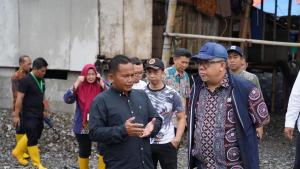 Wamen PKP Fahri Hamzah Blusukan ke Kampung Nelayan Muara Angke 