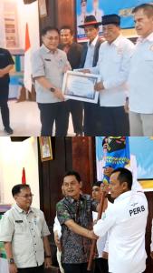 Mustafa Akmal Datuk Sidi Ali SH MH wartawan Indonews Sumatera Barat peroleh penghargaan dari Bupati Tanah Datar