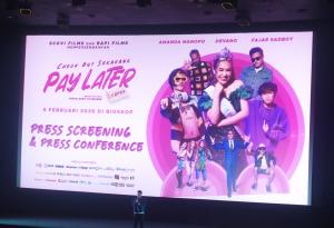 Film Check Out Sekarang, Pay Later Jadi Obat Pusing Nasional Suguhkan Cerita Relevan Sekaligus Menyegarkan