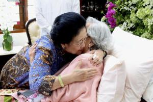 Megawati Sampaikan Duka Cita atas Wafatnya Eyang Meri, Istri Jenderal Hoegeng