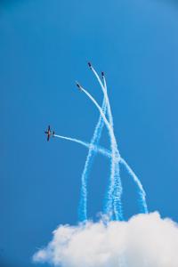 Jupiter Aerobatic Team Tampil Memukau di Pembukaan Singapore Air Show 2026