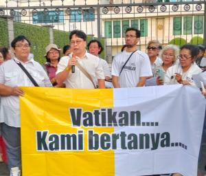 Gelar Aksi "Seribu Lilin untuk Mgr. Paskalis", Solidaritas Umat Desak Bentuk Tim Investigasi