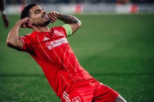 Nottingham Forest Jaya di Sukru Saracoglu, Hajar Fenerbahce 0-3