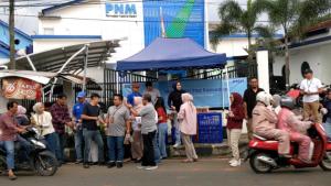 PNM Tasikmalaya dan Gandara Group 37 Bagikan 1.000 Paket Takjil di Ramadan 1447 H