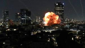 Iran Tak Gentar, IRGC Bombardir Kompleks Pemerintahan hingga Pusat Militer Israel