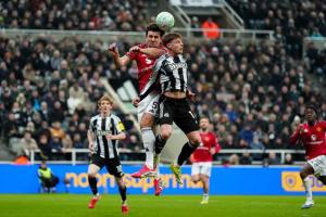 Parah! Manchester United Kalah 2-0 Lawan 10 Pemain Newcastle