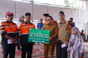 Bupati Tanah Datar Salurkan bantuan program Baznas Peduli Bencana