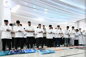 Presiden Prabowo Salat Idulfitri di Aceh Tamiang, Jadikan Sebagai Momentum Bangkit dari Duka