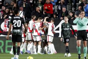 Rayo Vallecano Menang Tipis 1-0 Lawan 10 Pemain Elche  