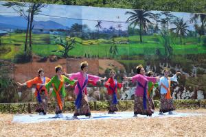 60 Seniman Bentangan Lukisan Raksasa Dalam Gelaran NGABALADAHAN