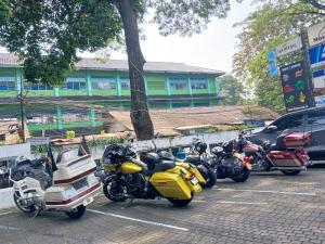 MBI Chapter Depok Touring Kecil, Rehat di Warung Solo