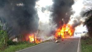 Bus ALS Tabrak Truk Tangki BBM di Muratara, 16 Orang Tewas