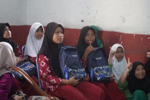 Wujudkan Generasi Unggul, Bank Mandiri Bagikan Ribuan Paket Buku melalui Mandiri Peduli Sekolah