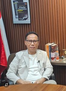 Perbandingan Sistem Demokrasi vs Otoriter