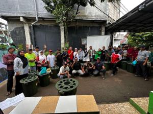Hadapi Kenaikan Harga Pangan, UPER Berdayakan Warga Depok lewat Budikdamber