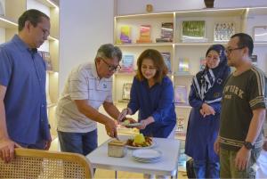 Peluncuran The Book Club 386 Alumni SMAN 3 Jakarta Angkatan `86: Hidupkan Literasi dan Pererat Koneksi