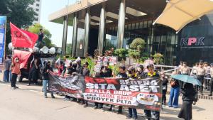 Massa Desak KPK Sita Aset Kalla Group Jika Gagal Bayar Atas Pinjaman ke Bank Himbara