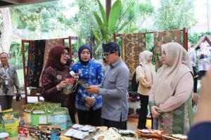 Genjot Perekonomian Daerah, Wamendagri Bima Dorong Pemda Percepat Digitalisasi UMKM