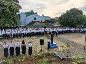 Upacara Bendera Smpn 22 Depok, Dandim 0508/Depok Bertindak Selaku Inspektur Upacara Pimpin Apel Pagi