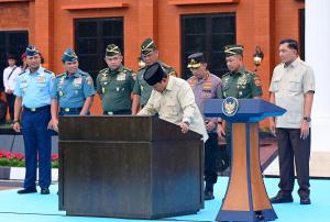 Kasau Dampingi Presiden Prabowo Subianto Resmikan Museum dan Perpustakaan di Seskoad