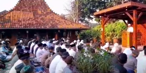 Warga Membludak Ikuti Salat Iduladha 2026 di Masjid Gang Arab Pasar Minggu